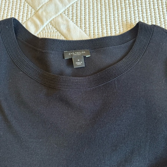 EUC Ann Taylor Factory Black Pleated Puff Sleeve Sweater Size M - Picture 5 of 8